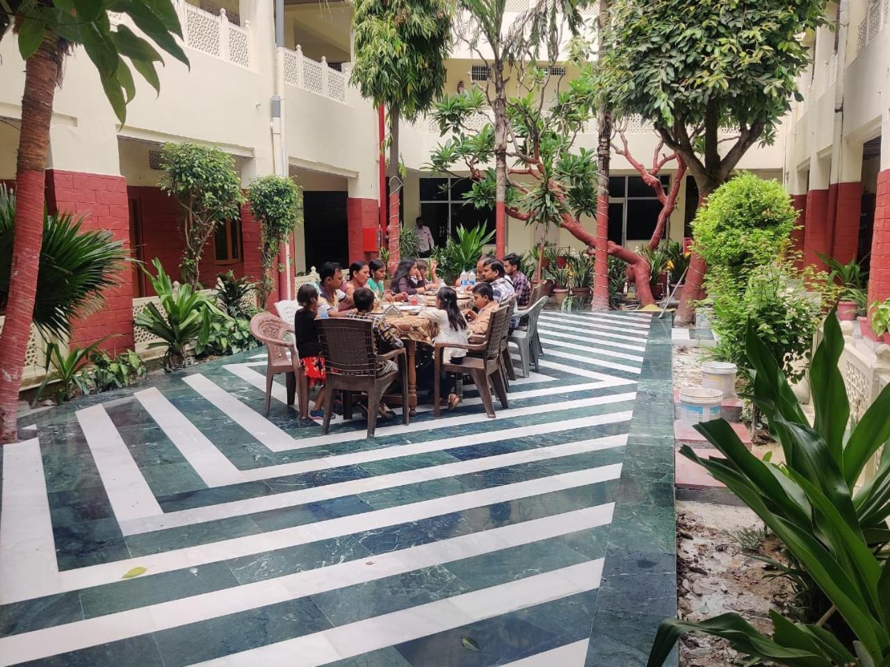 Hotel Tourist Rest House Agra Dış mekan fotoğraf